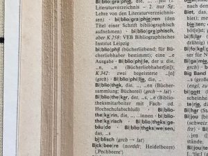 Duden, aufgeschlagene Seite mit dem Wort Bibliothek