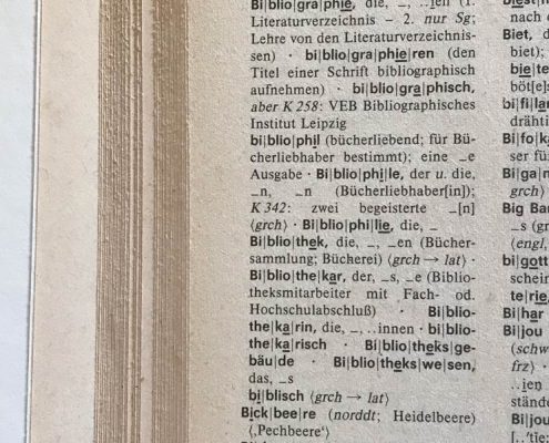 Duden, aufgeschlagene Seite mit dem Wort Bibliothek