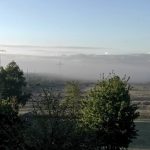 Landschaftsbild mit Nebel zur Morgenstunde